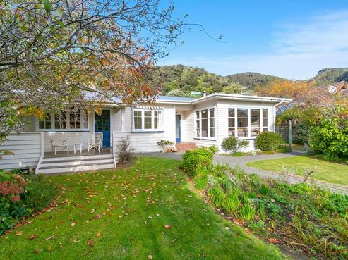 389 Muritai Road, Eastbourne