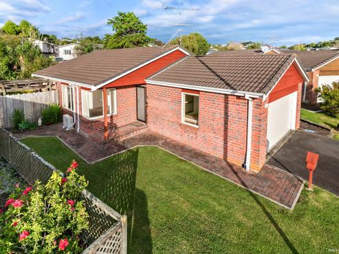 11 The Grove, Red Beach