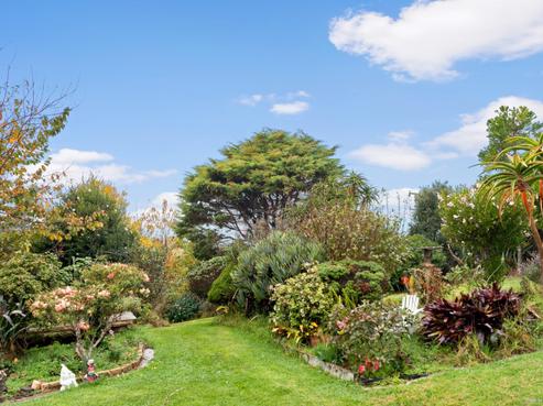 330 Gleeson Road, Pollok