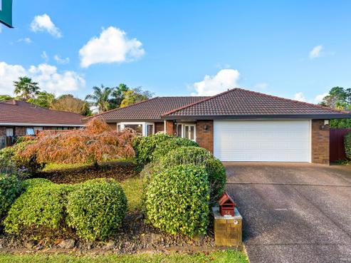 54 Bob Charles Drive, Golflands