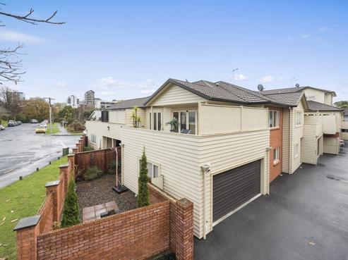 2J Riro Street, Hamilton East