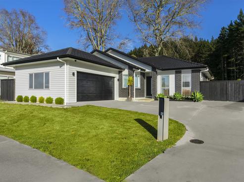 48 Crabb Fields Lane, Riverhead