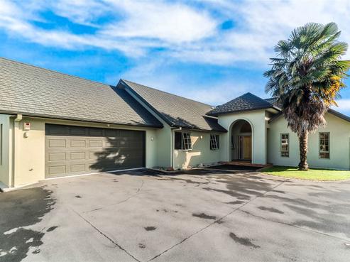 38 Saint James Drive, Huntington