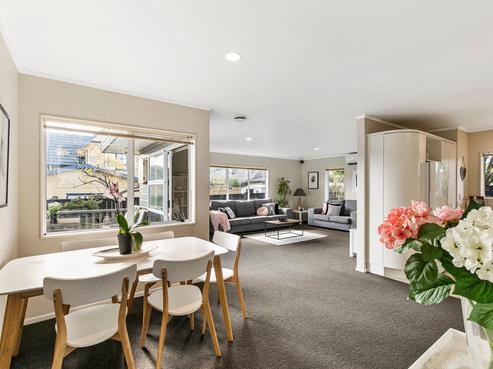 2/17 Solana Court, Botany Downs