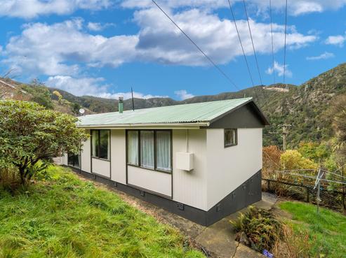 67 Village Loop Road, Waipori Falls