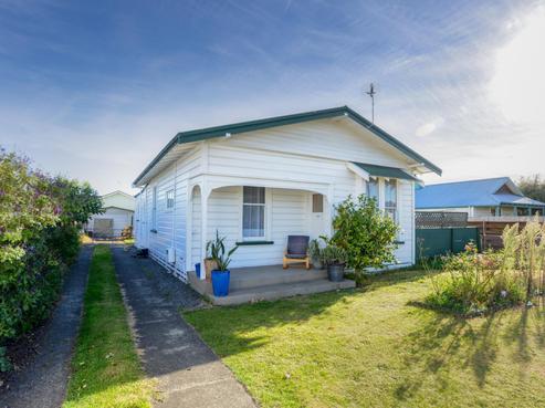 1002 Konini Street, Mahora