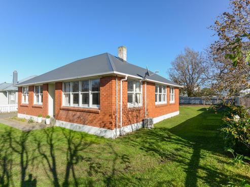 1048 Kauri Street, Mahora