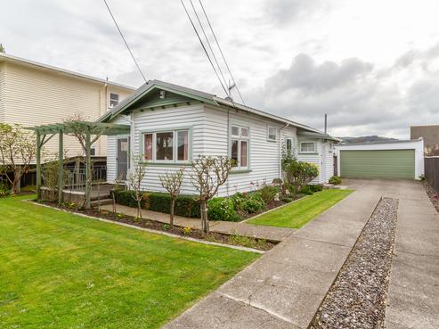 17 Thornycroft Avenue, Epuni