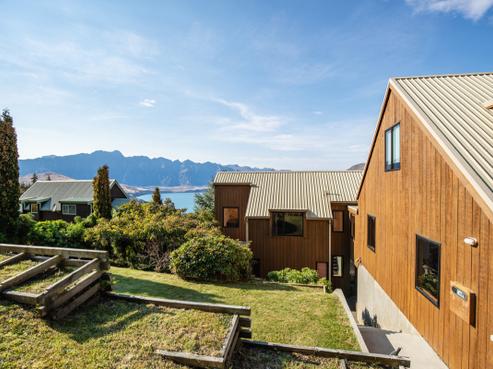 128 Wynyard Crescent, Fernhill/Sunshine Bay