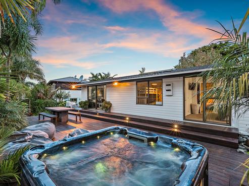 2/12 Westbourne Road, Murrays Bay