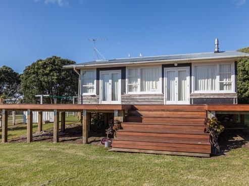 11 Harsant Avenue, Hahei