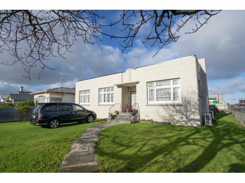 151 Dalrymple Street, Strathern