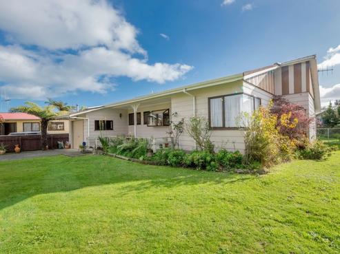 5 Old Coach Road South, Otaki Beach