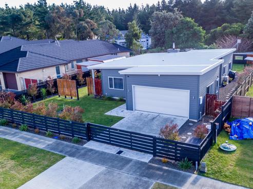 26 Sandown Avenue, Himatangi Beach