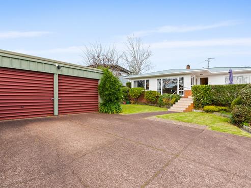 10 Chapman Road, Te Atatu Peninsula