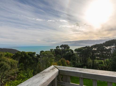 1 Te Ahuahu Road, Piha