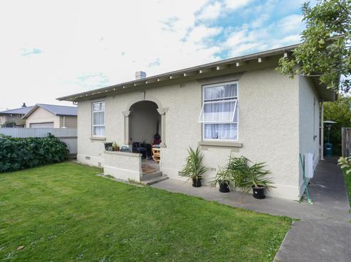 801 Willowpark Road North, Hastings