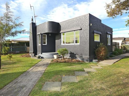 814 Park Road South, Akina