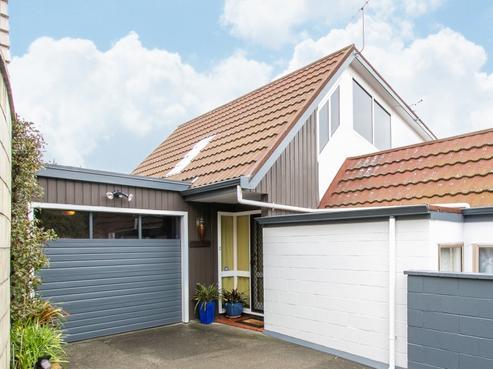2/12 Selwyn Road, Napier Hill
