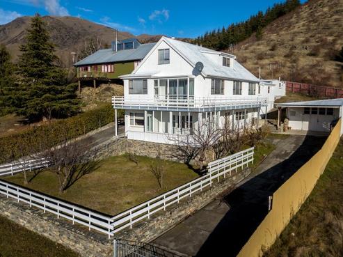 26 Black Peak Road, Omarama