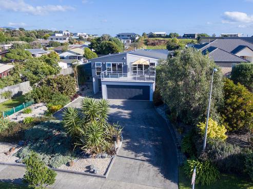 8 Barrett Drive, Waikanae Beach