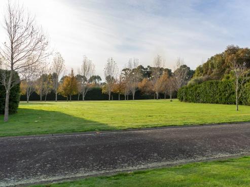 2 Eagle Place, Martinborough