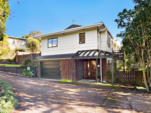 26 Longfellow Parade, Titirangi