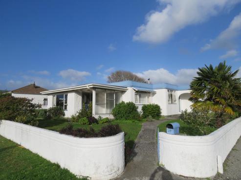 17 Russell Street, Westport