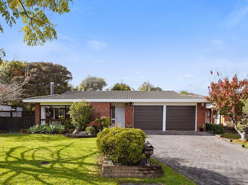 13 Voltaire Court, Botany Downs