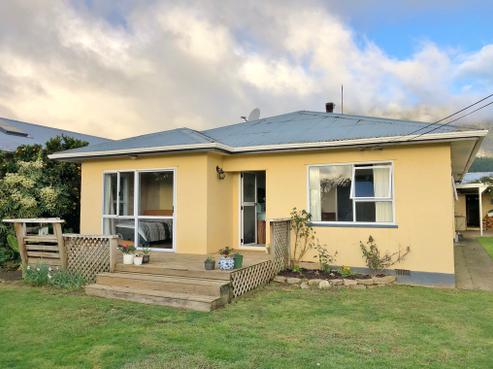3 Packard Road, Motupipi