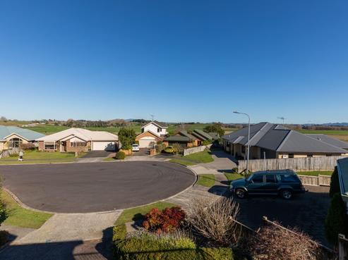 28 Friesian Place, Grandview Heights