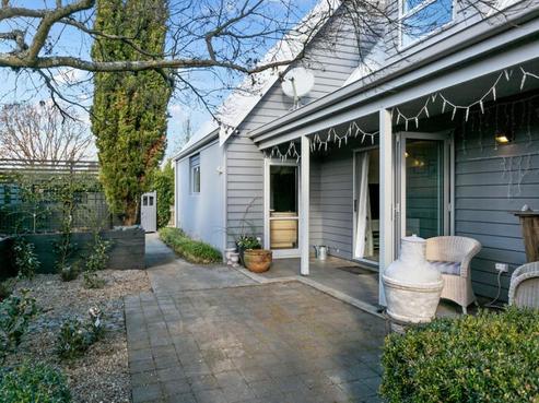17 Sheridan Crescent, Leamington