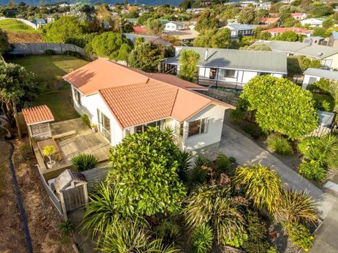 5 Barrett Drive, Waikanae Beach
