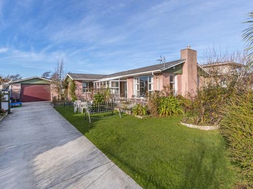 6 West-watson Avenue, Hillmorton