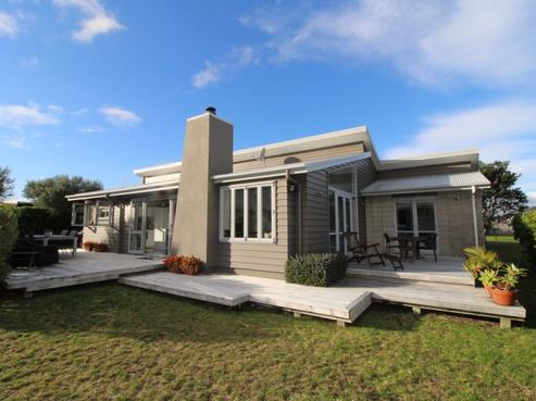 122 The Fairway, Matarangi