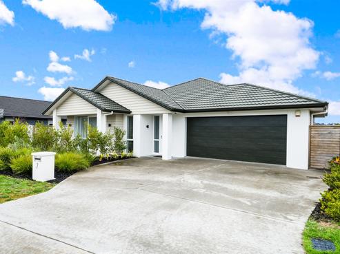 7 Grove Way, Riverhead