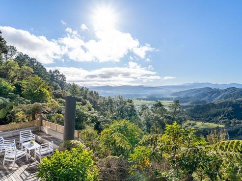 180 Blue Mountains Road, Pinehaven