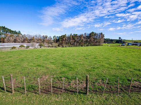 327 Parker Lane, Buckland