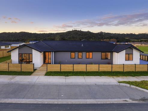 7 Len Ireland Drive, Kumeu