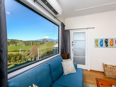 692 Upland Road, Egmont Village