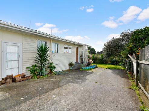 2/16 Sandra Avenue, Otara