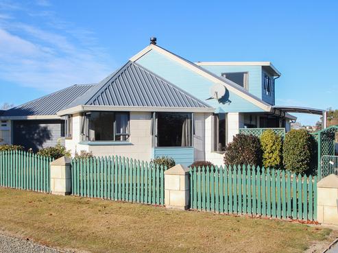 3 Grove Avenue, Weston