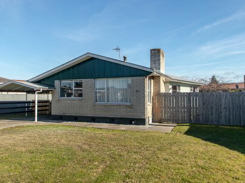 81 Harold Holt Avenue, Onekawa