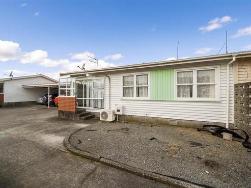 2/42 Egmont Street, Hawera