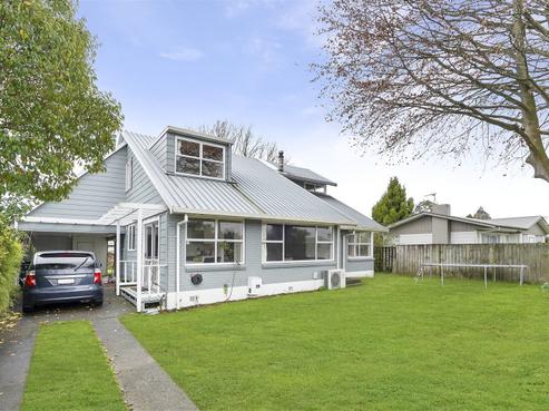 18 Forth Crescent, Glenview