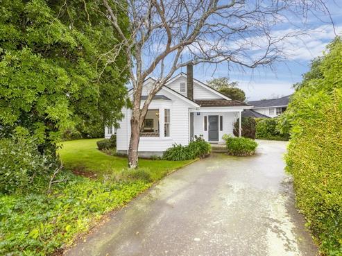 102 Barton Avenue, Heretaunga