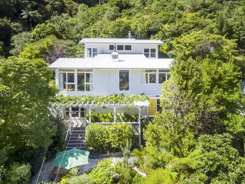 135 Pinehaven Road, Pinehaven