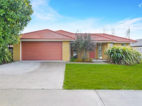 42 Wiltshire Drive, Huntington