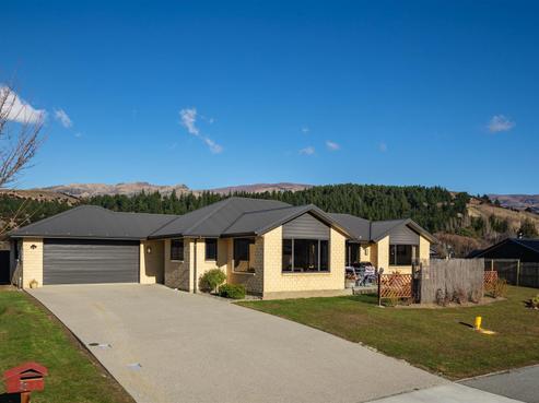 33 Alice Burn Drive, Luggate