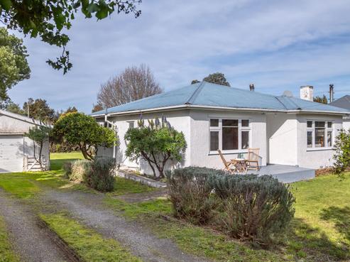 24 Johnston Street, Featherston